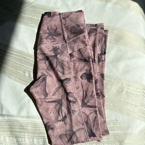 Athleta Salutation stash 7/8 legging